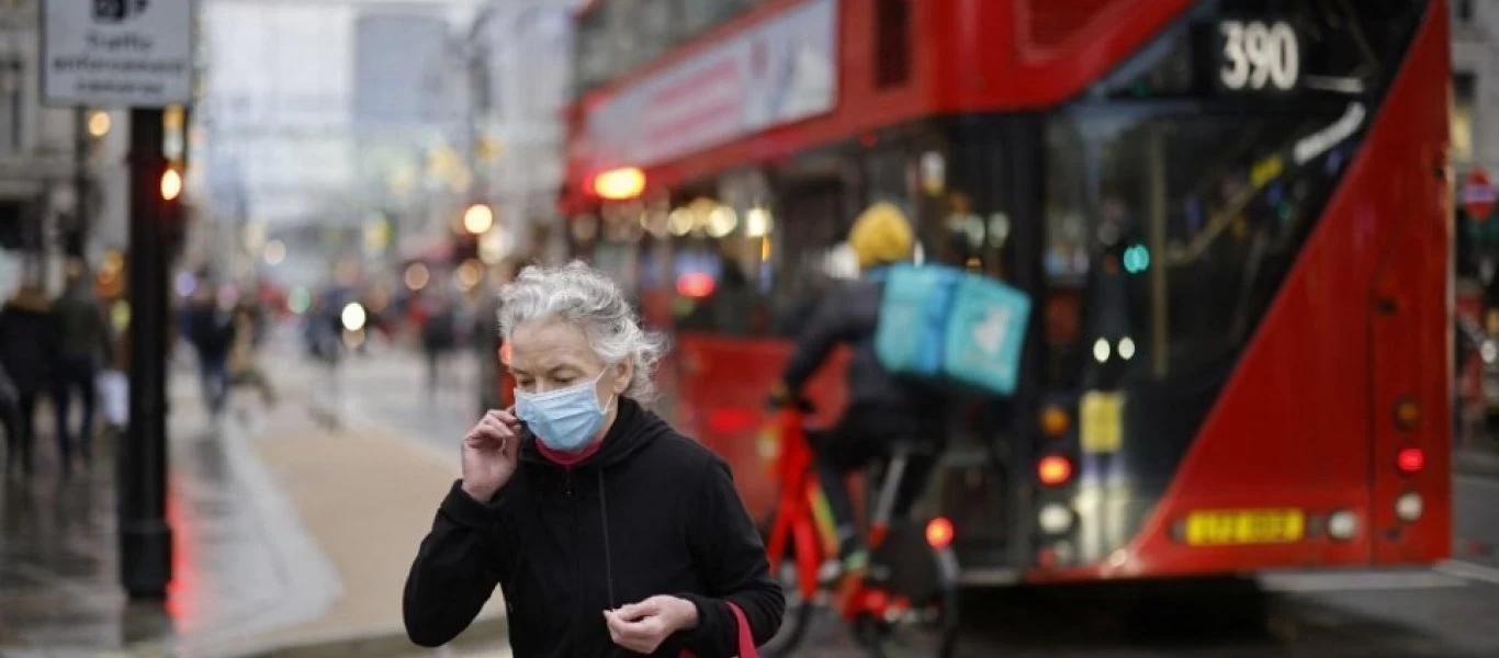 Βρετανία: Μείωσαν το επίπεδο συναγερμού στο «4» λόγω αποσυμπίεσης στο σύστημα υγείας